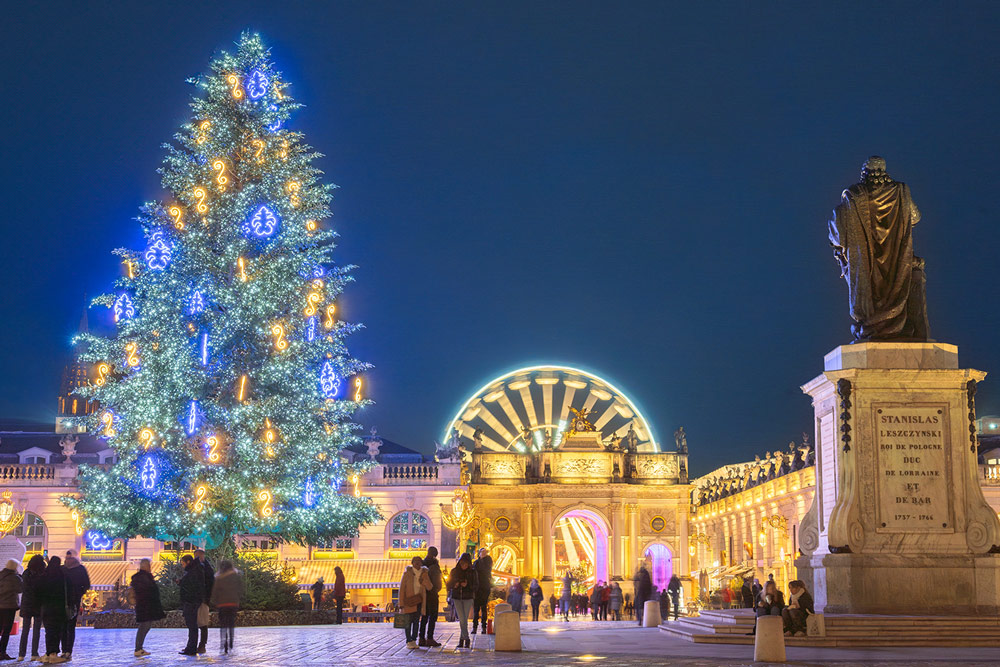 Sapin de noel sur la place Stanislas de Nancy